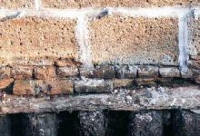 The foundations of Venetian palaces